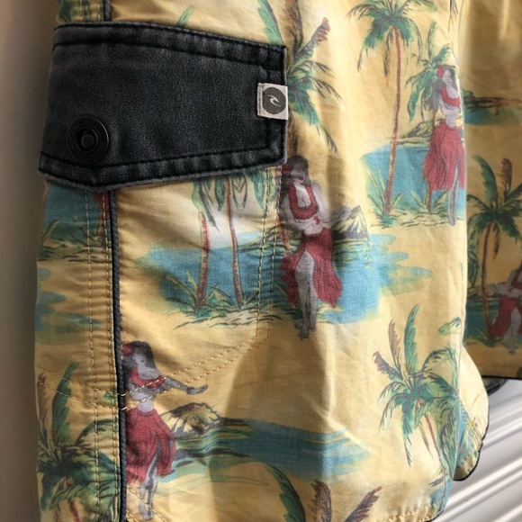 🥳HOST PICK🥳 NWT Rip Curl board shorts - Picture 4 of 10